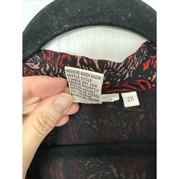Rene Margo Women's Semi-Sheer Blouse, Size 2X Button Down Red Pattern - Picture 5 of 7